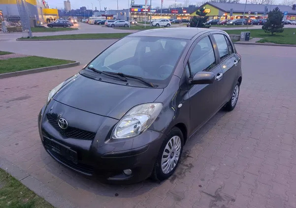 toyota yaris dolnośląskie Toyota Yaris cena 18999 przebieg: 142000, rok produkcji 2010 z Strzegom